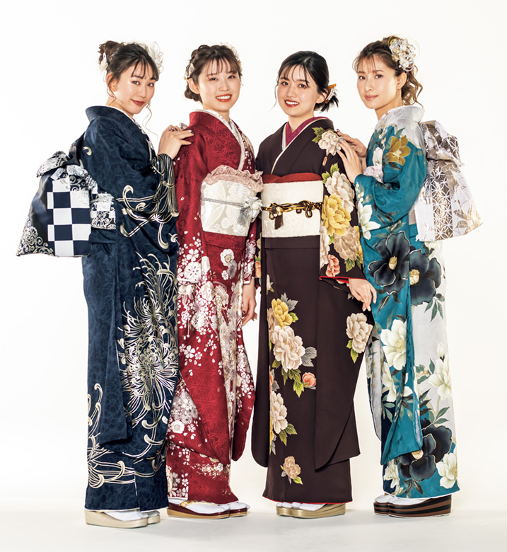 振袖を着た四人の女性の画像