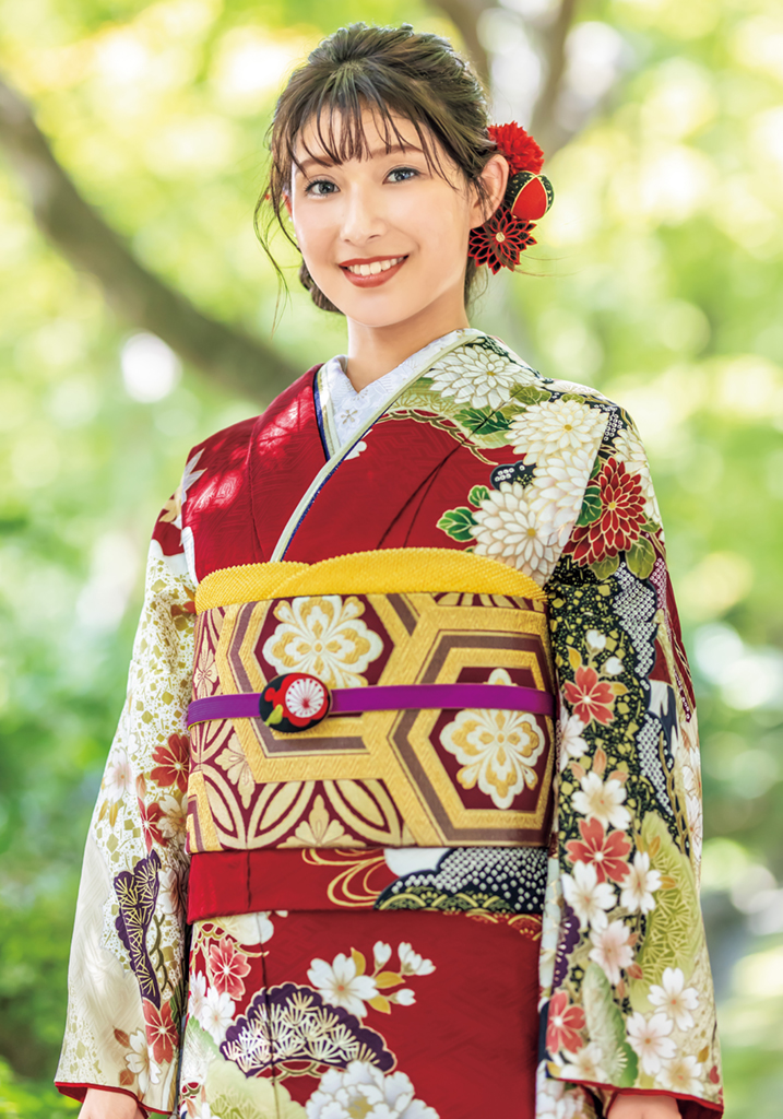 赤い振袖を着た女性の画像